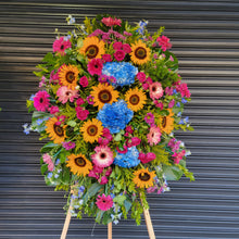 Load image into Gallery viewer, Sun Flowers and Blue Hidrengias Standing Spray