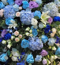 Load image into Gallery viewer, Ligh Blue Dark Blue Standing Spray