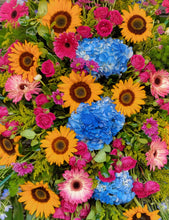 Load image into Gallery viewer, Sun Flowers and Blue Hidrengias Standing Spray
